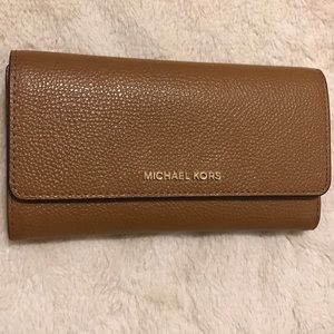 Michael Kors Wallet 🤎